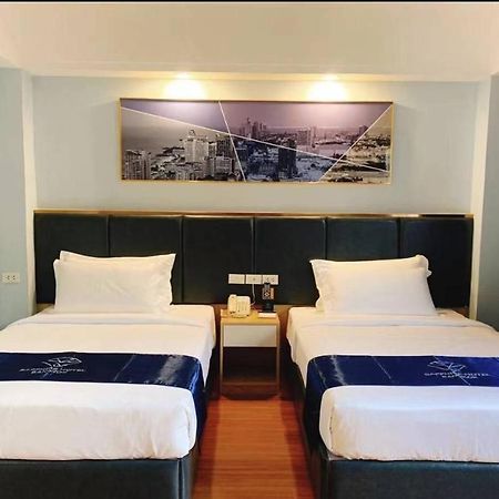 Sapphire Hotel Silom Бангкок Экстерьер фото Deluxe Twin