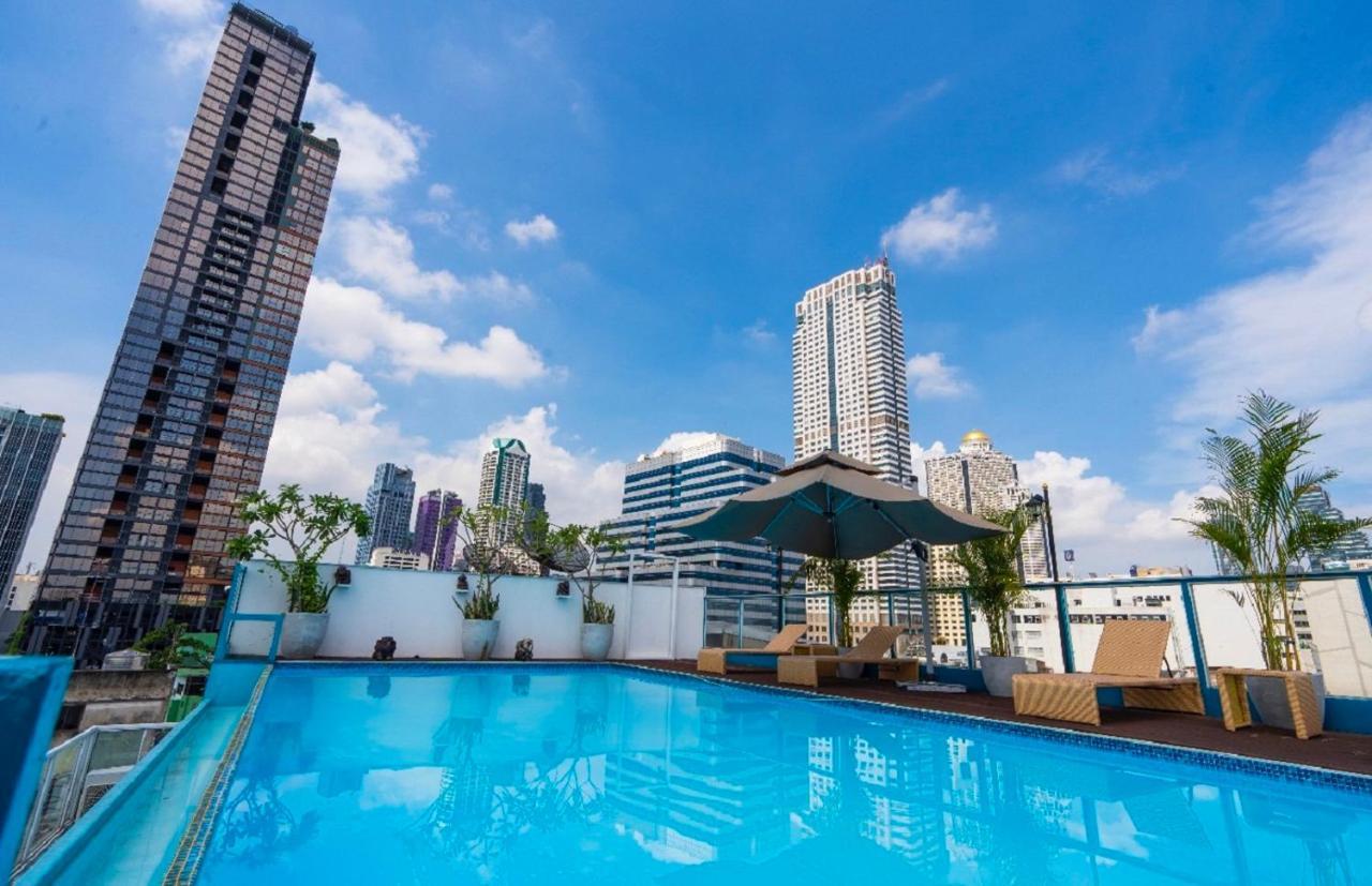 Sapphire Hotel Silom Бангкок Экстерьер фото The pool at the rooftop of the hotel