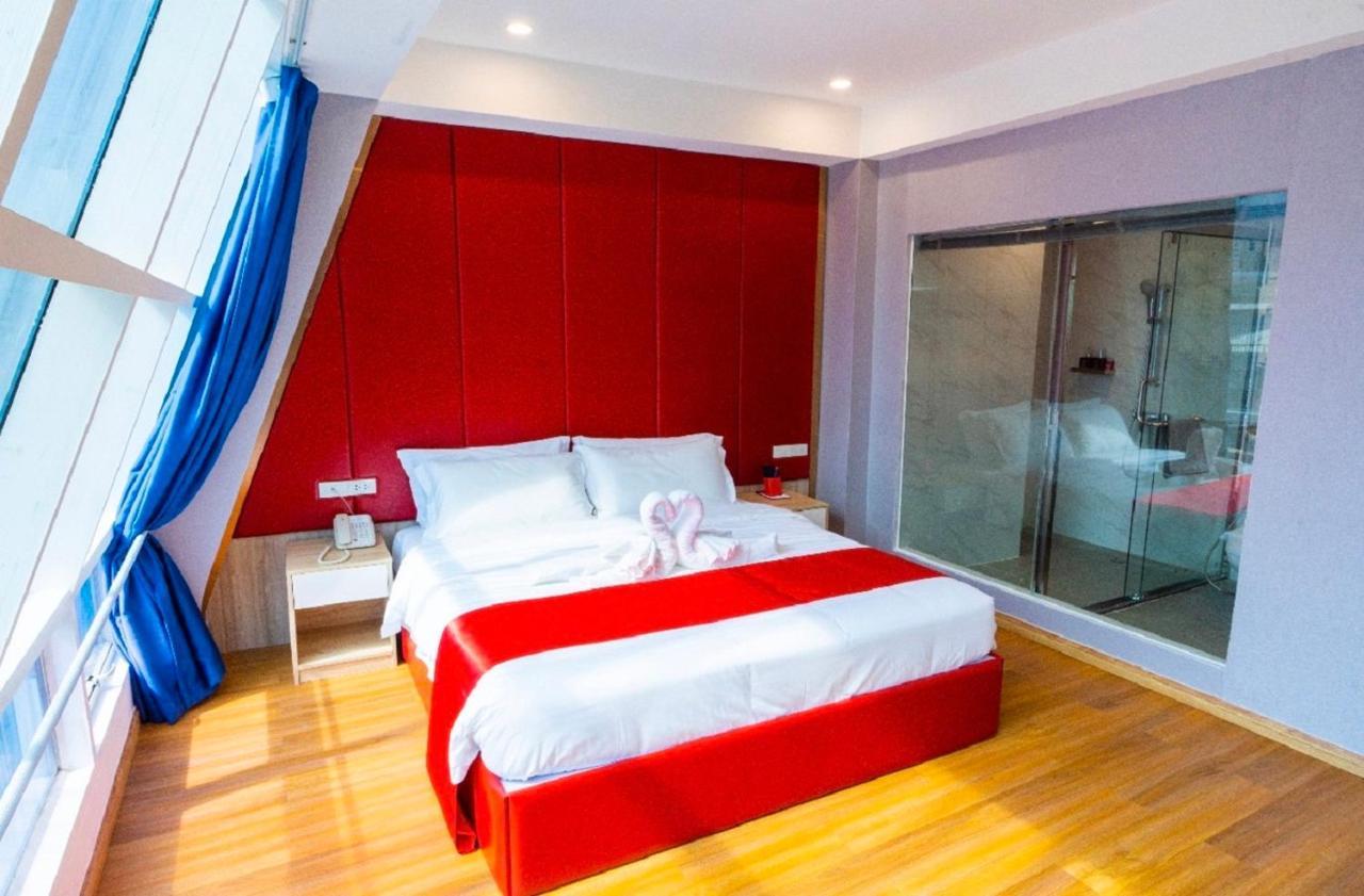 Sapphire Hotel Silom Бангкок Экстерьер фото A bedroom at the hotel