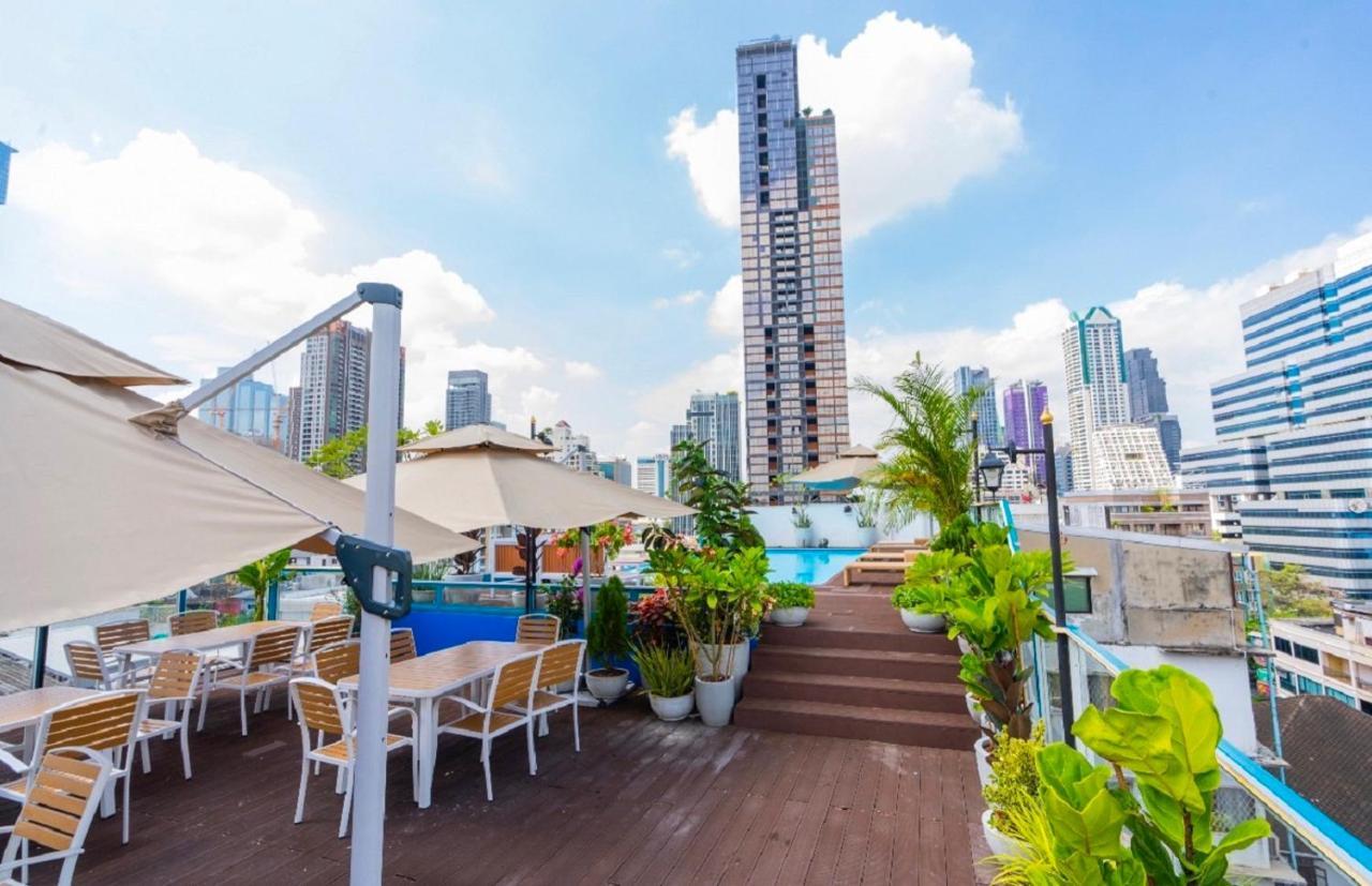 Sapphire Hotel Silom Бангкок Экстерьер фото Rooftop pool at the hotel