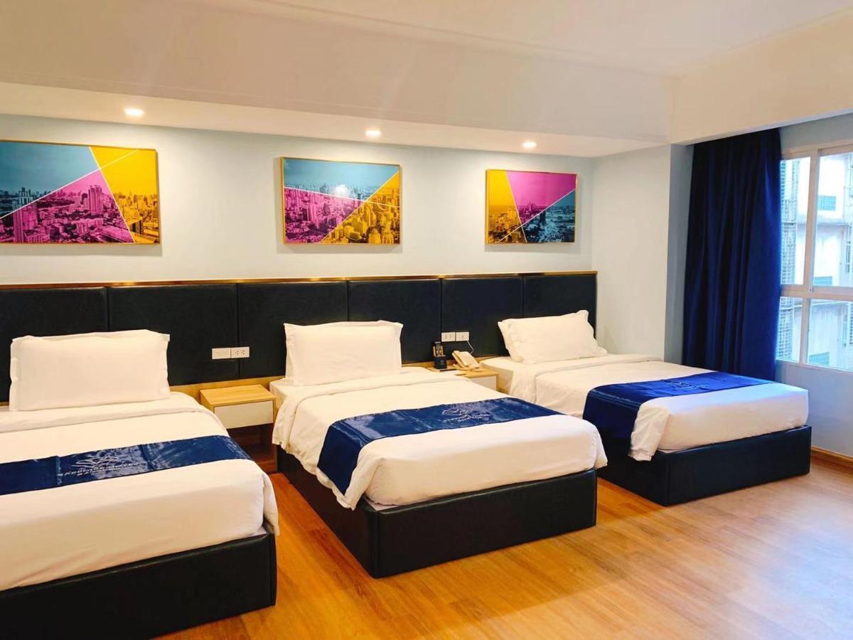 Sapphire Hotel Silom Бангкок Экстерьер фото Deluxe Family Room